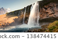 壯麗的瀑布從山區傾瀉而下 / 風景畫展現了大自然的力量和令人神清氣爽的感覺。 138474415