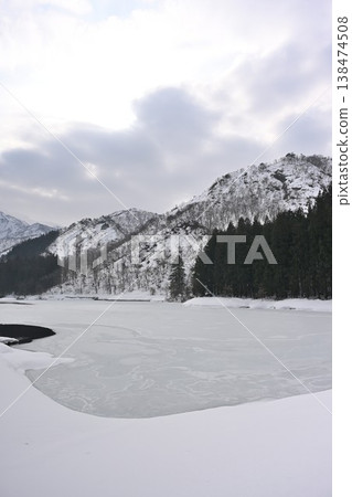 A snowy winter landscape at the source of the Awagatake water plant (Kamo City, Niigata Prefecture) A snowy winter landscape at the source of the Awagatake water plant (Kamo City, Niigata Prefecture) 138474508