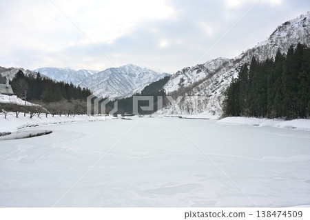 A snowy winter landscape at the source of the Awagatake water plant (Kamo City, Niigata Prefecture) A snowy winter landscape at the source of the Awagatake water plant (Kamo City, Niigata Prefecture) 138474509