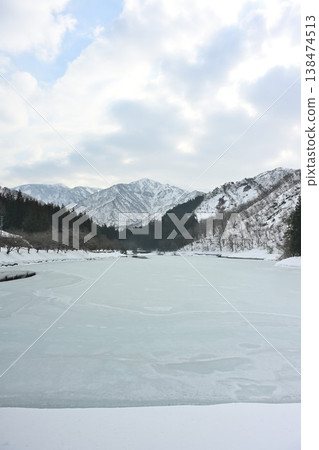 粟岳水廠源頭(新潟縣鴨市)的雪景 粟岳水廠源頭(新潟縣鴨市)的雪景 138474513
