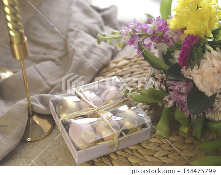 Gift Box With Fresh Spring Floral Arrangement Gift Box With Fresh Spring Floral Arrangement 138475799