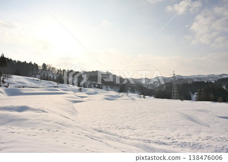 Winter scenery of the terraced rice fields of Raiden (Tochio, Nagaoka City, Niigata Prefecture) Winter scenery of the terraced rice fields of Raiden (Tochio, Nagaoka City, Niigata Prefecture) 138476006