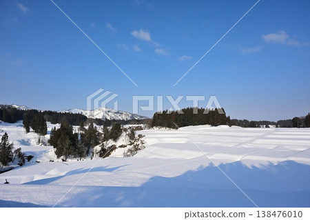 Winter scenery of the terraced rice fields of Raiden (Tochio, Nagaoka City, Niigata Prefecture) Winter scenery of the terraced rice fields of Raiden (Tochio, Nagaoka City, Niigata Prefecture) 138476010