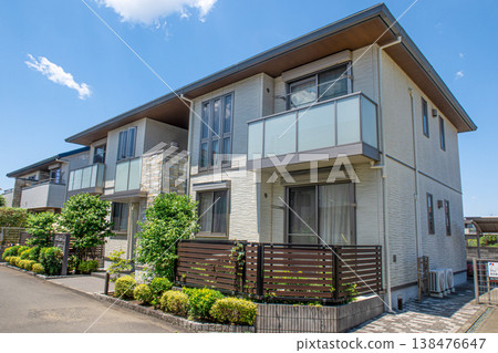 複式小屋與清爽的藍天 138476647