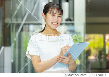 年輕女子,接待員,美女形象 年輕女子,接待員,美女形象 138478034