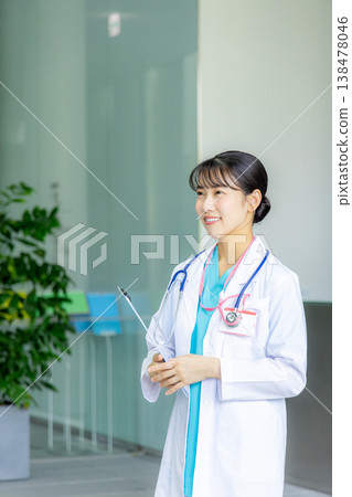 年輕的女醫生 年輕的女醫生 138478046