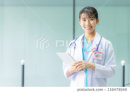 年輕的女醫生 年輕的女醫生 138478048