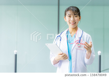 年輕的女醫生 138478049