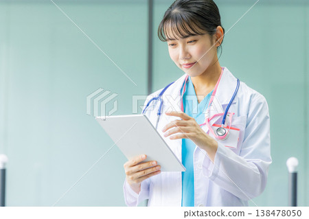 年輕的女醫生 年輕的女醫生 138478050