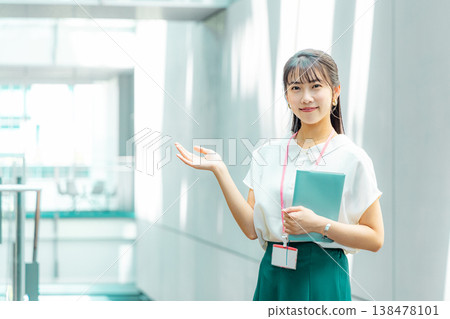 Female announcer Female announcer 138478101
