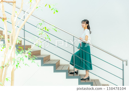 Young lady's portrait Young lady's portrait 138478104