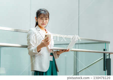 Business woman with laptop Business woman with laptop 138478120