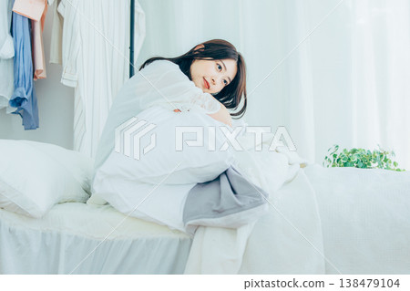 清晨醒來的女人 138479104