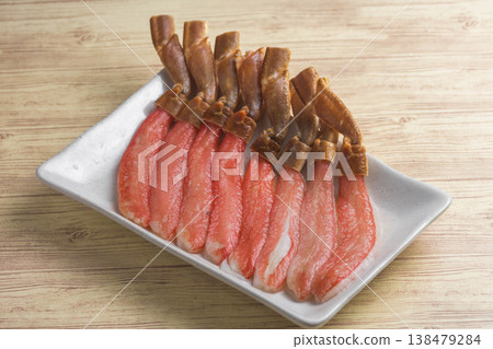 Full portion of raw snow crab Full portion of raw snow crab 138479284
