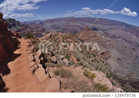 從大峽谷南凱巴步道上的「哇」觀景點眺望雪松嶺 138479736