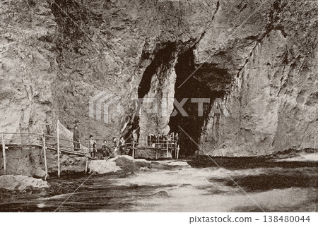 Old photograph from 1894, Enoshima Cave, Fujisawa City, Kanagawa Prefecture Old photograph from 1894, Enoshima Cave, Fujisawa City, Kanagawa Prefecture 138480044