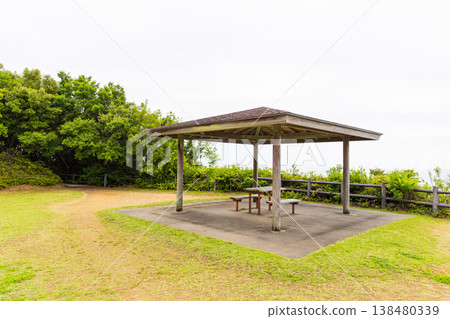 Observation deck in Hakodayama Park, surrounded by fresh greenery. Observation deck in Hakodayama Park, surrounded by fresh greenery. 138480339