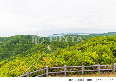 View from the observation deck of Toba-Hakodayama Park, surrounded by fresh greenery. 138480477