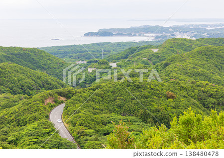從鳥羽箱山公園的觀景台上眺望,四周綠樹環繞。 從鳥羽箱山公園的觀景台上眺望,四周綠樹環繞。 138480478