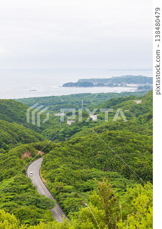從鳥羽箱山公園的觀景台上眺望，四周綠樹環繞。 138480479