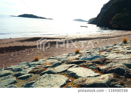 長崎縣五島列島小值賀島的赤濱海灘 長崎縣五島列島小值賀島的赤濱海灘 138480586