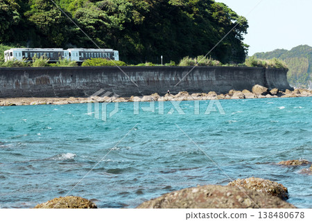 The limited express train "Umisachi Yamasachi" runs along the Iso coast in Sanno, Nichinan City, Miyazaki Prefecture. 138480678