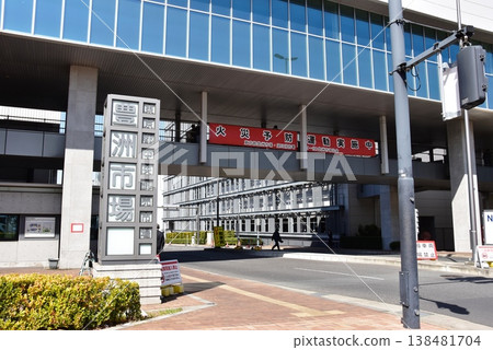 The main gate (north) of Toyosu Market and the surrounding townscape in Koto Ward, Tokyo. The main gate (north) of Toyosu Market and the surrounding townscape in Koto Ward, Tokyo. 138481704