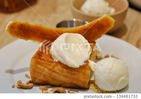 honey toast or toast with ice cream ,nut and banana honey toast or toast with ice cream ,nut and banana 138481732