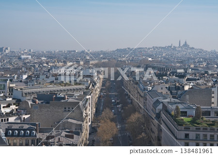 從凱旋門看到的蒙馬特和薩克雷中心大教堂 138481961