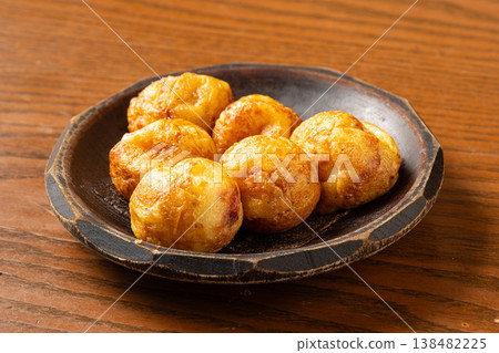 原味章魚燒:一種簡單的麵粉製品,不加醬汁。 原味章魚燒:一種簡單的麵粉製品,不加醬汁。 138482225