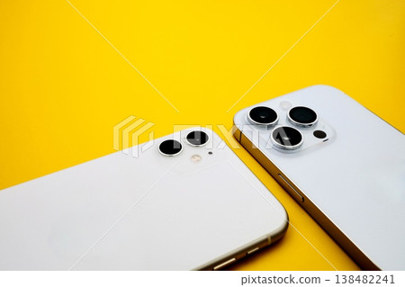 Sharing information between two smartphones: Quick Start Sharing information between two smartphones: Quick Start 138482241