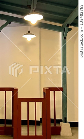 鐵路博物館展出的舊車站月台入口和內部照明模型。 138482765