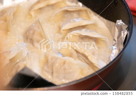 Frozen dumplings that can be easily cooked in a frying pan Frozen dumplings that can be easily cooked in a frying pan 138482855