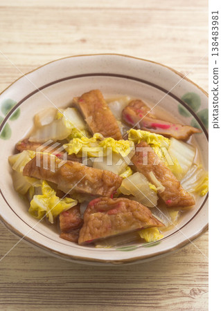 Ginger tempura and braised Chinese cabbage 138483981