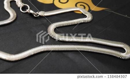 Close-up Silver Snake Chain Necklace Luxury Jewelry Accessory Close-up Silver Snake Chain Necklace Luxury Jewelry Accessory 138484307