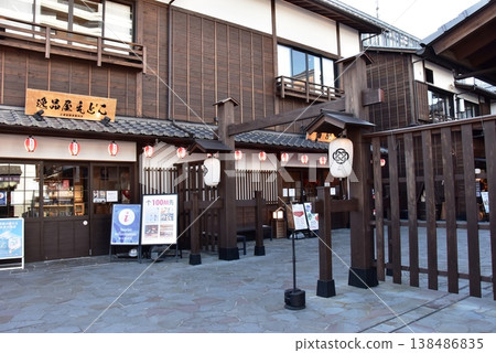 The entrance gate and restaurants of Toyosu Senkyakubanrai in Koto Ward, Tokyo The entrance gate and restaurants of Toyosu Senkyakubanrai in Koto Ward, Tokyo 138486835