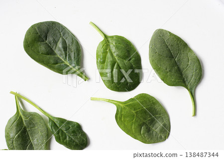 Spinach leaves isolated on white background 138487344