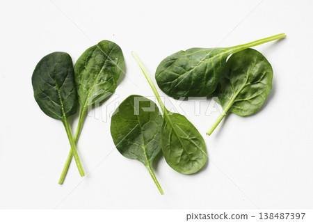 Spinach leaves isolated on white background 138487397