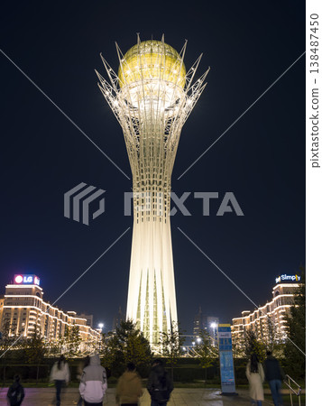 哈薩克阿斯塔納：夜空中閃耀的巴伊傑列克塔 138487450