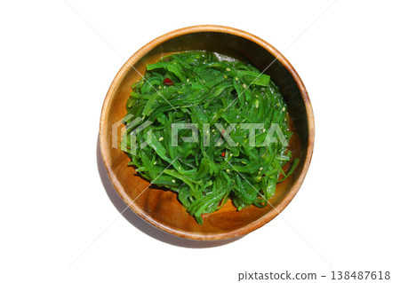 Fresh green seaweed salad with sesame seeds Fresh green seaweed salad with sesame seeds 138487618