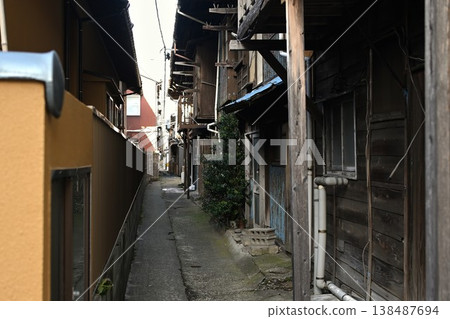 新潟市中央區古町小巷內的景象(新潟縣新潟市中央區) 新潟市中央區古町小巷內的景象(新潟縣新潟市中央區) 138487694