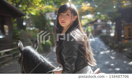 女人看著 138487706