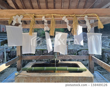 Inside the shrine's precinct 138489126