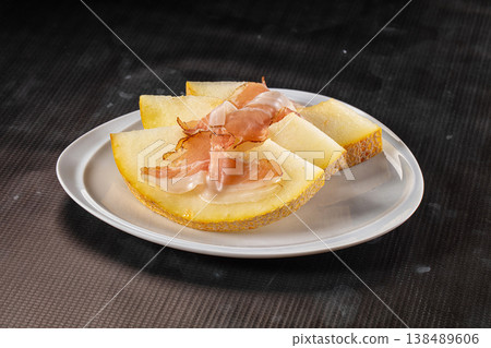 Slised sweet melon with Jamon Slised sweet melon with Jamon 138489606