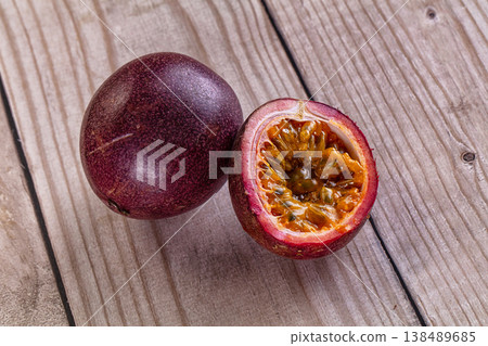 Sweet juicy passion fruit - maracuya Sweet juicy passion fruit - maracuya 138489685