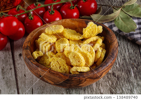 Fried crispy crouton bread slices Fried crispy crouton bread slices 138489740
