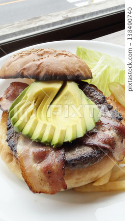 I ate a hamburger on a terrace by the sea in Kamakura. I ate a hamburger on a terrace by the sea in Kamakura. 138490740