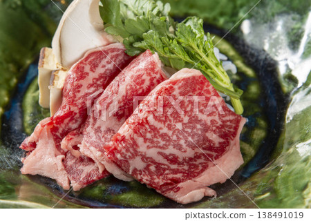 Individual servings of sukiyaki meat 138491019