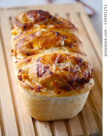 鮪魚蛋黃醬麵包(直式版) 鮪魚蛋黃醬麵包(直式版) 138491251