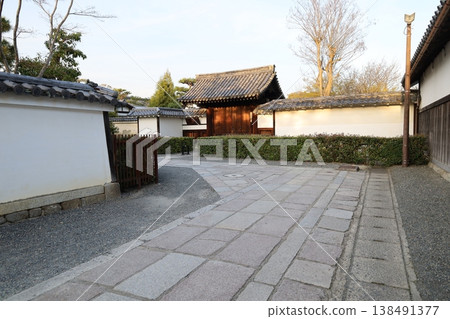 A scene from the grounds of Myoshin-ji Temple in Ukyo Ward, Kyoto City. A scene from the grounds of Myoshin-ji Temple in Ukyo Ward, Kyoto City. 138491377